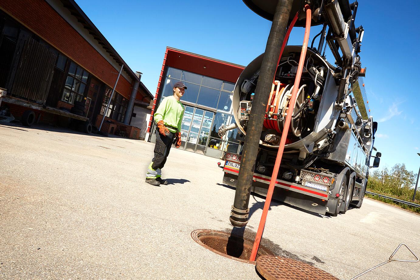 Tömning av septiktankar Tömning och tvättning av septiktankar i Karleby och närliggande